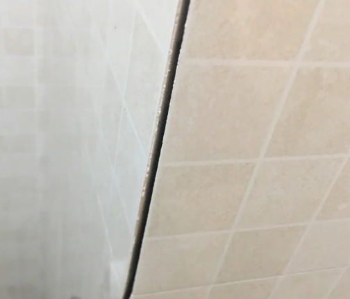 白河瓷砖空鼓维修公司分享阳台瓷砖脱落的修复过程可以分为以下几个步骤
